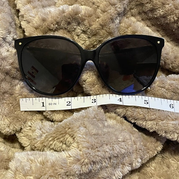 Louis Vuitton First Square Sunglasses - Picture 9 of 14